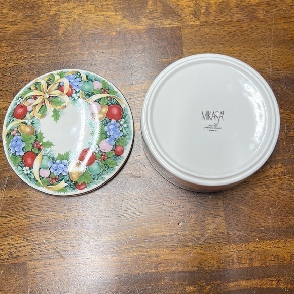 Mikasa candy dish with lid Christmas Bouquet nwot holiday gift holly fruit & bow - Picture 4 of 7